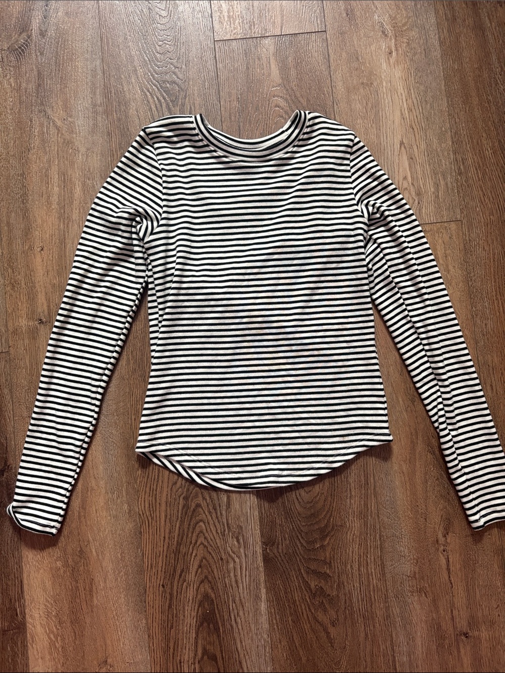 American Eagle Outfitters Black & White Striped Long-Sleeve Tee size M